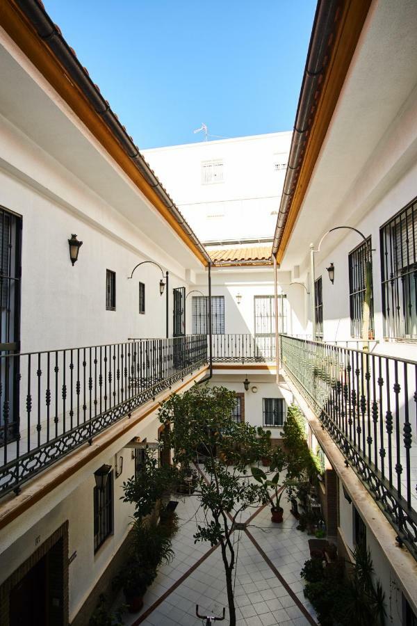 Escoberos Courtyard Duplex By Valcambre Apartment Seville Luaran gambar